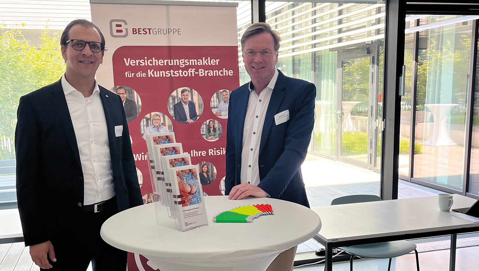 Unsere Geschäftsführer Stefan Peters und Dr. Burkhard Zimmermann am Stand.