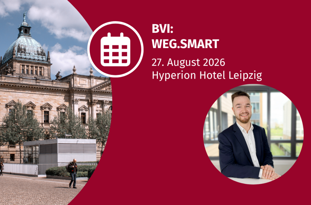 Gebäude aus Leipzig und Foto von jungem Mann, der in die Kamera lächelt